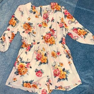 White floral quarter sleeve romper